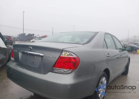 2005 Toyota Camry Le/Xle/Se z USA, uszkodzony, nr VIN 4T1BE32K75U592440